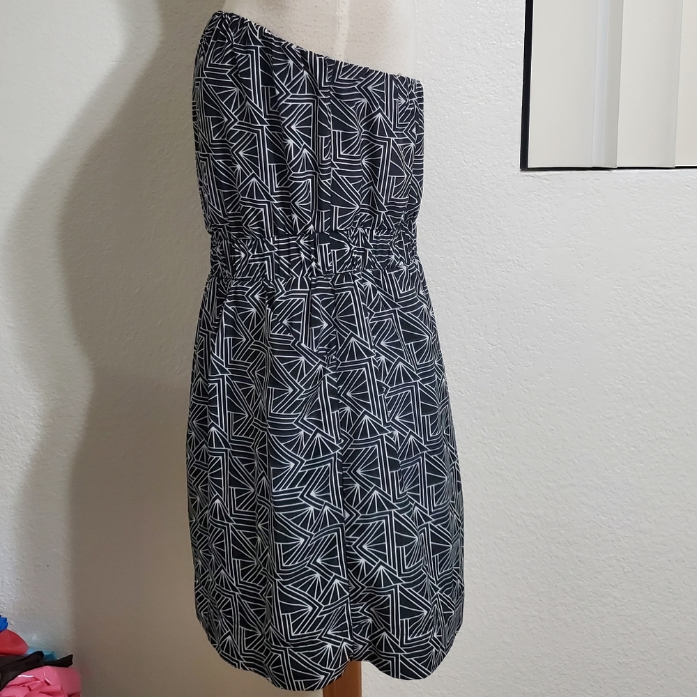 Abstract Strapless Dress - Picture 2 of 12